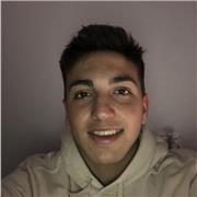 Profesor de inglés que ayuda a niños y adultos a desenvolverse mejor con el inglés o a que lo aprendan sin problemas